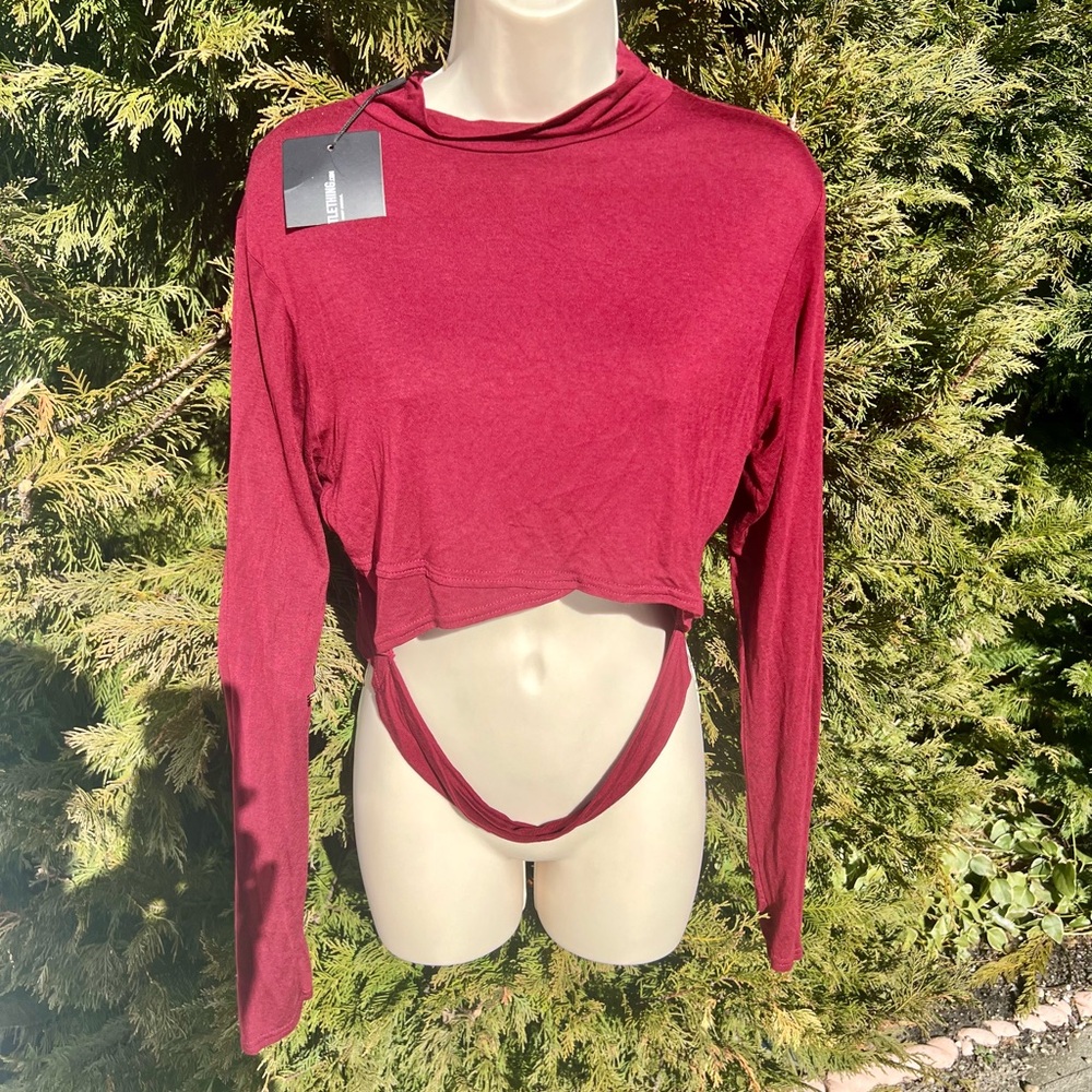 New w/ Tags long sleeves women’s pretty little things crop top size 10